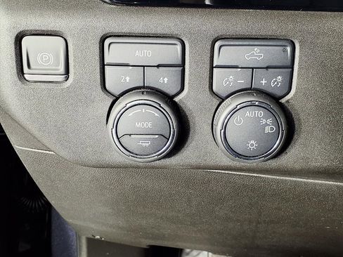 Used 2024 Chevrolet Silverado 1500 LT image 11