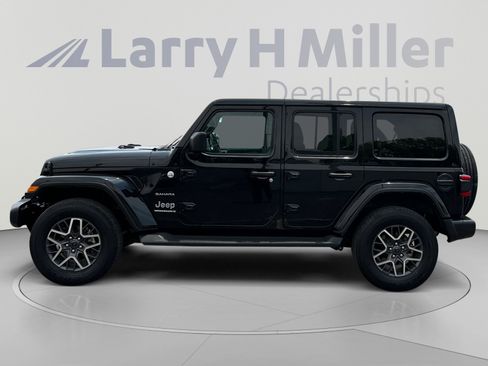 Used 2024 Jeep Wrangler Unlimited Sahara AWD/4WD image 2
