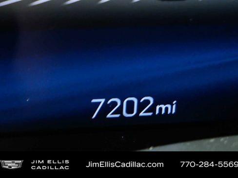 Used 2025 Cadillac Lyriq Luxury AWD/4WD image 9