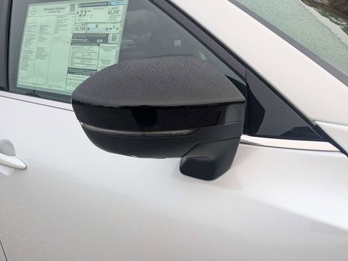 New 2026 Nissan Pathfinder Platinum image 8