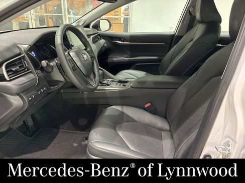 Used 2022 Toyota Camry XSE w/ Navigation Upgrade Package FWD image 14