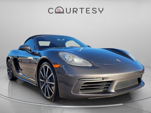 Used 2017 Porsche 718 Boxster Base image 4