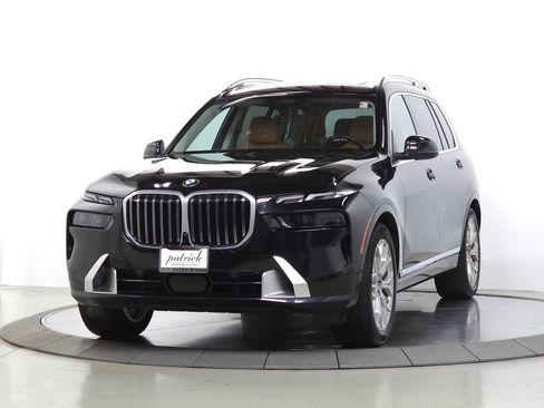 Used 2025 BMW X7 xDrive40i w/ Premium Package AWD/4WD image 3