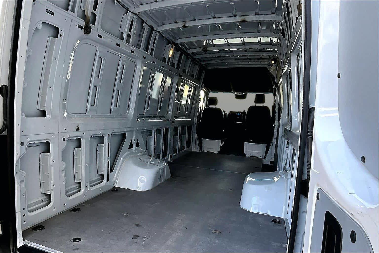 Used 2024 Mercedes-Benz Sprinter 3500 image 21