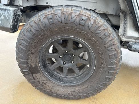 Used 2015 Jeep Wrangler Unlimited Rubicon w/ Max Tow Package image 27