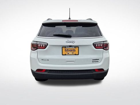 Used 2024 Jeep Compass Latitude AWD/4WD image 4
