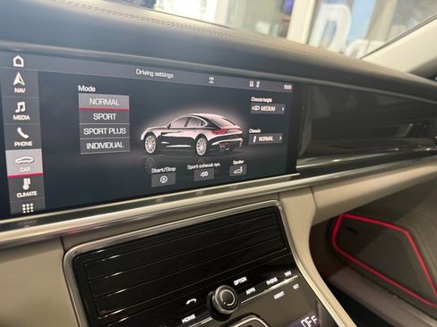 Used 2018 Porsche Panamera 4S w/ Sport Package image 31