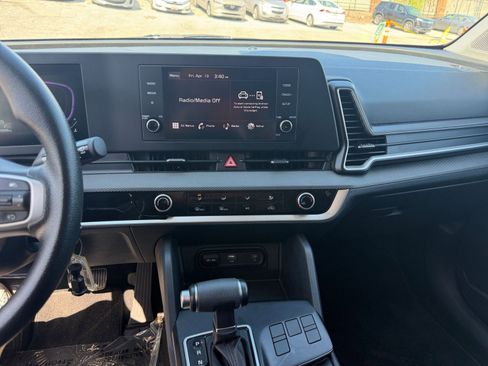 Used 2025 Kia Sportage LX FWD image 17