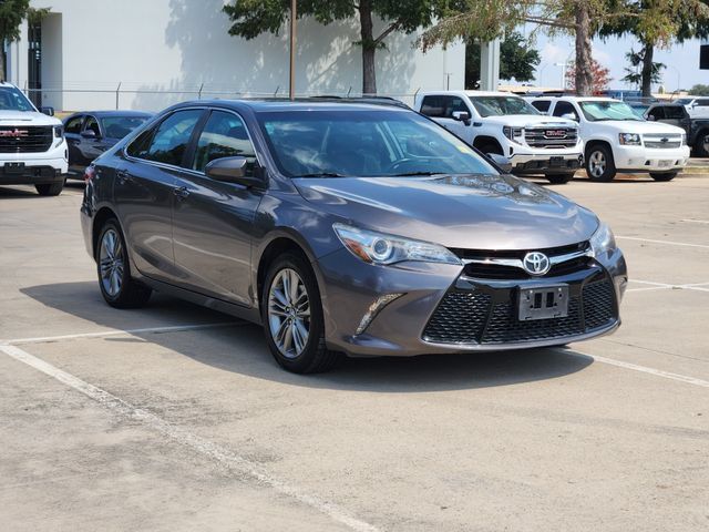 Used 2017 Toyota Camry SE FWD image 3