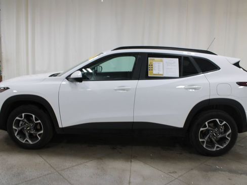 Used 2025 Chevrolet Trax LT image 6