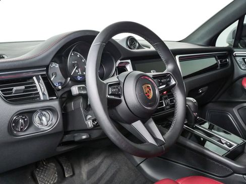 Used 2023 Porsche Macan AWD/4WD image 4
