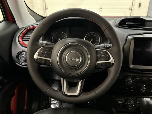 Used 2023 Jeep Renegade Trailhawk AWD/4WD image 17