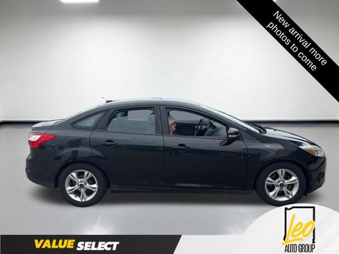 Used 2014 Ford Focus SE w/ SE Winter Package FWD image 4
