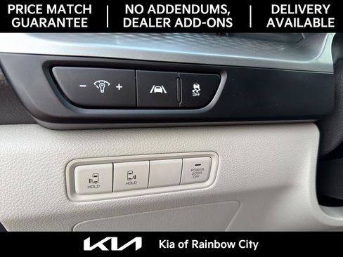 Used 2024 Kia Carnival LX FWD image 21