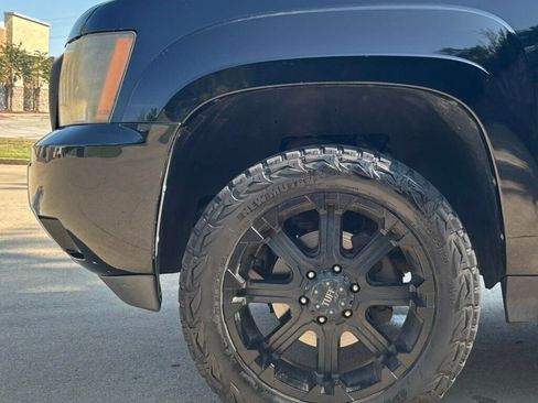 Used 2013 Chevrolet Avalanche LT image 31