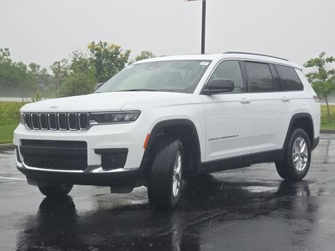 Used 2025 Jeep Grand Cherokee L Laredo w/ Luxury Tech Group I image 13