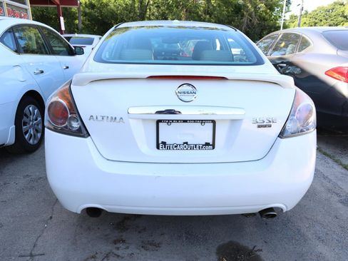 Used 2009 Nissan Altima 3.5 SE w/ Premium Pkg FWD image 7