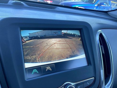 Used 2018 Chevrolet Equinox LT FWD image 22