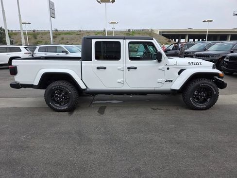 New 2026 Jeep Gladiator Sport image 8