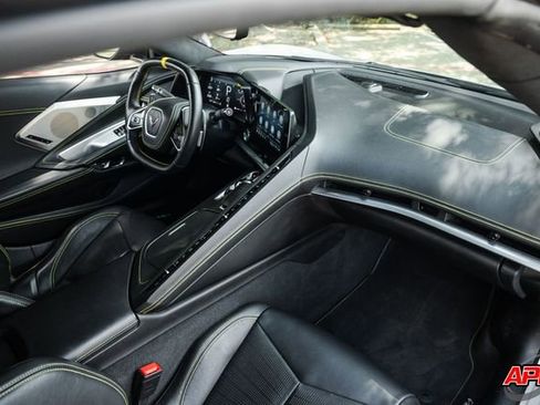 Used 2021 Chevrolet Corvette Stingray Premium Cpe w/ Z51 Performance Package image 24