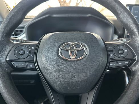 Certified 2022 Toyota RAV4 XLE image 28