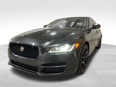 Used 2017 Jaguar XE Prestige RWD image 1