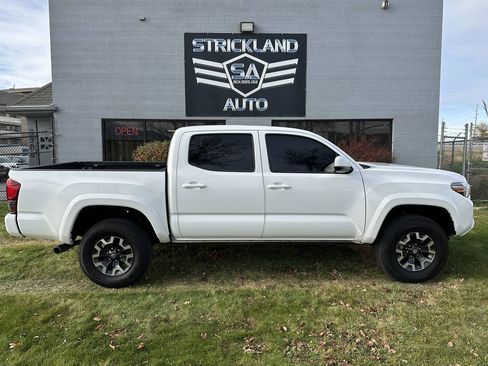 Used 2022 Toyota Tacoma SR AWD/4WD image 5