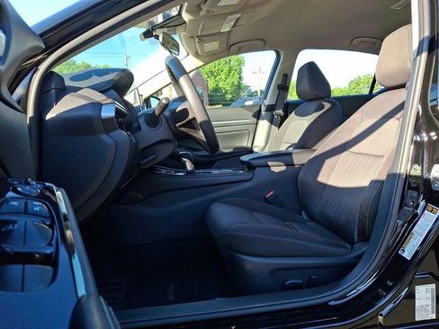 Used 2023 Nissan Altima 2.5 SV FWD image 13