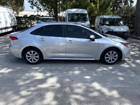 Used 2022 Toyota Corolla LE FWD image 5