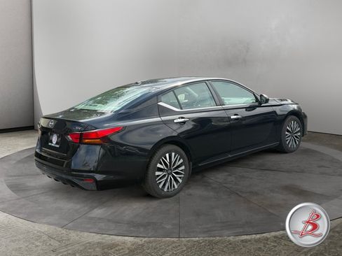 Used 2024 Nissan Altima 2.5 SV FWD image 7