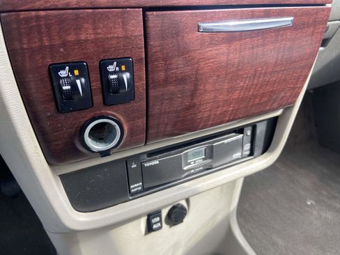 Used 2013 Toyota Sienna Limited image 27