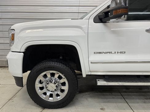 Used 2015 GMC Sierra 2500 Denali w/ Driver Alert Package image 4