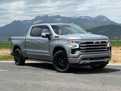 Used 2023 Chevrolet Silverado 1500 High Country w/ Technology Package AWD/4WD image 1