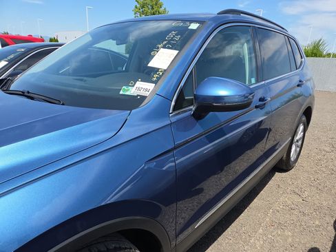 Used 2018 Volkswagen Tiguan SE AWD/4WD image 2
