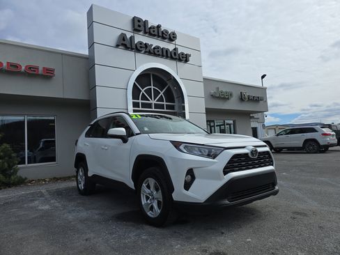 Used 2021 Toyota RAV4 XLE image 1