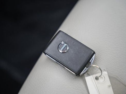 Certified 2023 Volvo XC60 B5 Plus w/ Climate Package image 42