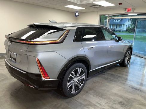 Certified 2024 Cadillac Lyriq Luxury AWD/4WD image 2