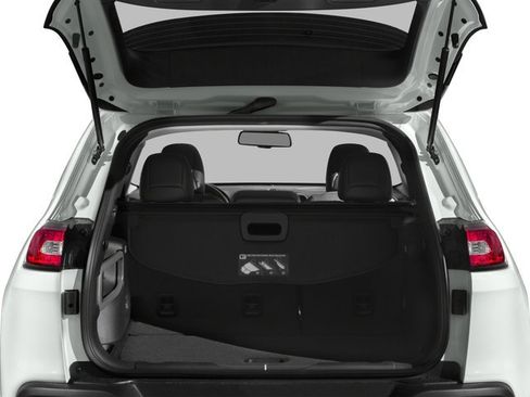 Used 2018 Jeep Cherokee Trailhawk w/ Comfort/Convenience Group image 16