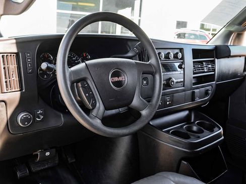 Used 2017 GMC Savana 3500 LS image 3