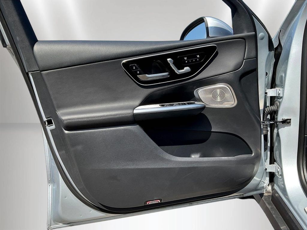 Used 2026 Mercedes-Benz GLC 300 image 21
