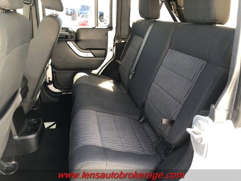 Used 2012 Jeep Wrangler Unlimited Sahara w/ Connectivity Group image 17