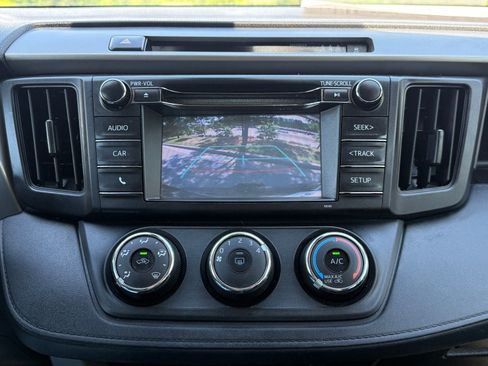 Used 2018 Toyota RAV4 LE w/ All Weather Liner Package FWD image 30