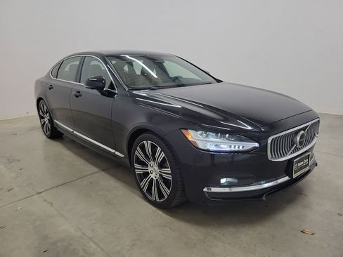 Certified 2023 Volvo S90 B6 Ultimate w/ Lounge Package image 4