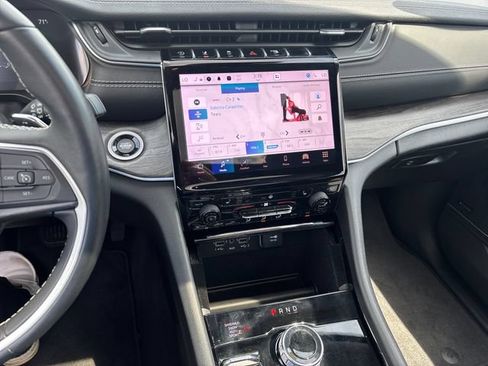 Used 2022 Jeep Grand Cherokee L Limited w/ Black Appearance Package AWD/4WD image 21
