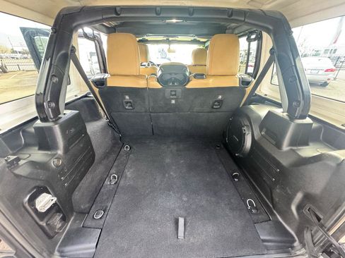 Used 2018 Jeep Wrangler Unlimited Rubicon AWD/4WD image 19