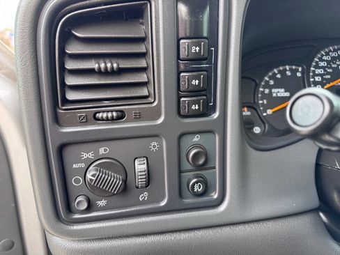 Used 2005 GMC Sierra 2500 SLE w/ Skid Plate Package image 13