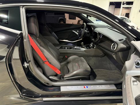 Used 2018 Chevrolet Camaro ZL1 image 32