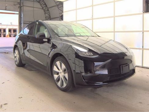 Used 2021 Tesla Model Y Long Range AWD/4WD image 4
