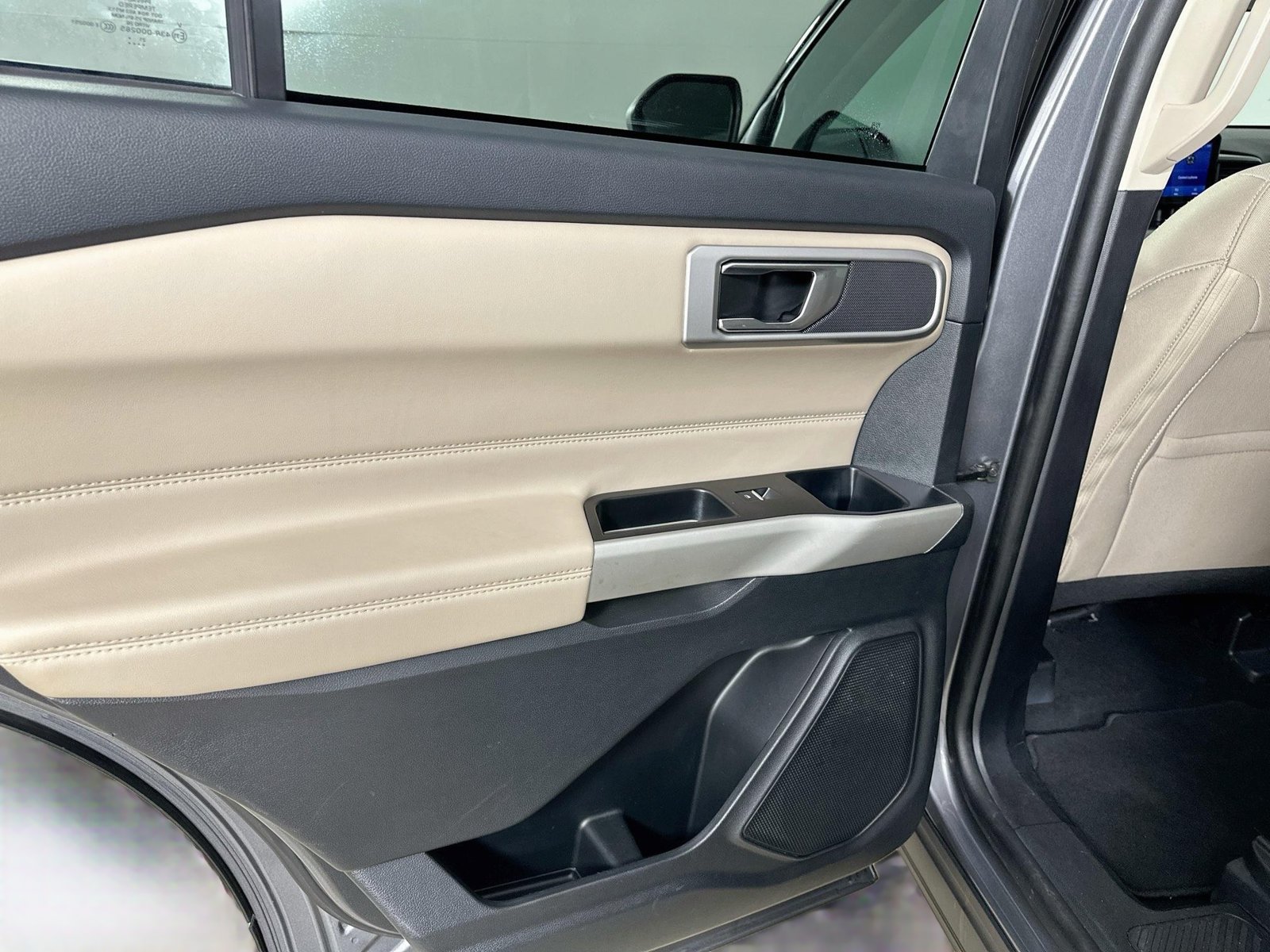 Used 2022 Ford Explorer XLT AWD/4WD image 35
