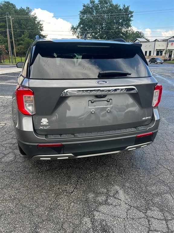 Used 2022 Ford Explorer XLT w/ Equipment Group 202A AWD/4WD image 4